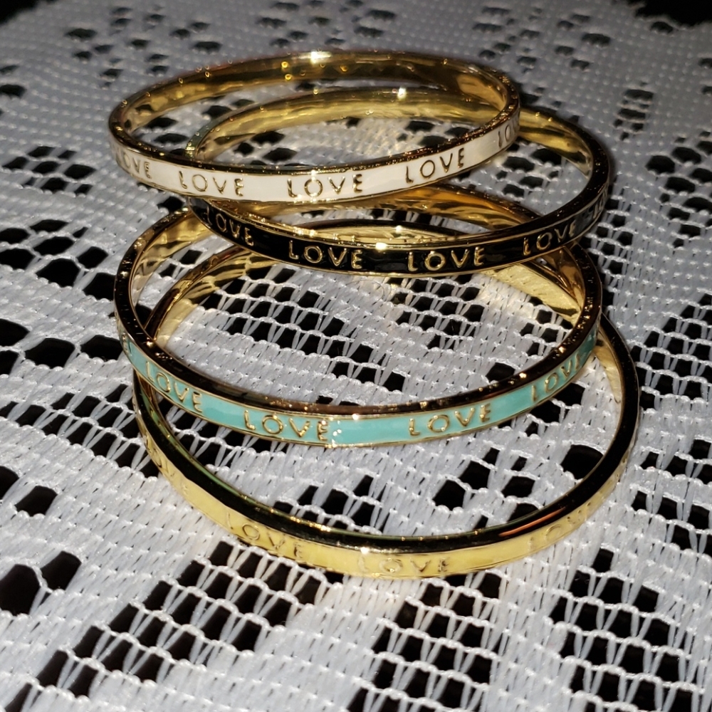 NWOT Lovely 2pc Letter Engraved Bangle Bracelet - Picture 6 of 7